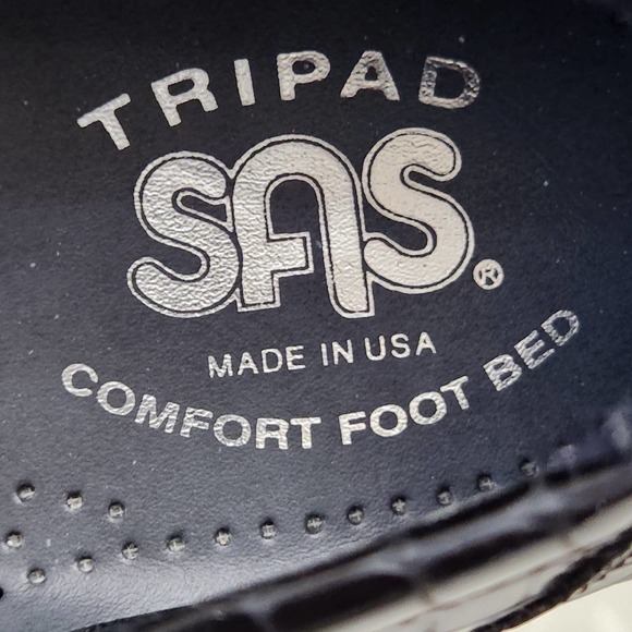 NWOT SAS Women's Black Crocodile Style Slip on Loafers 8 Narrow - Picture 5 of 7